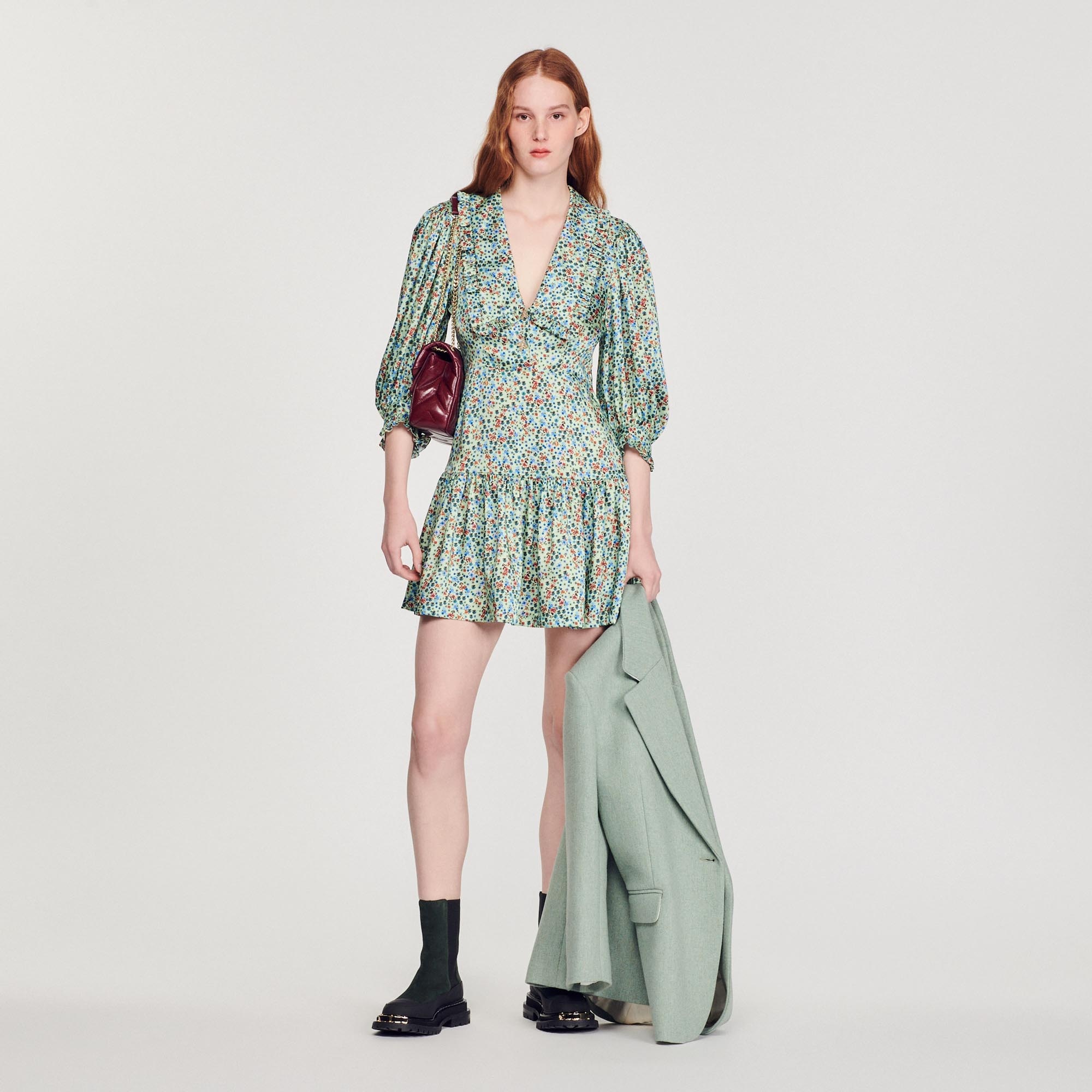 Short flowing dress with floral print - 5