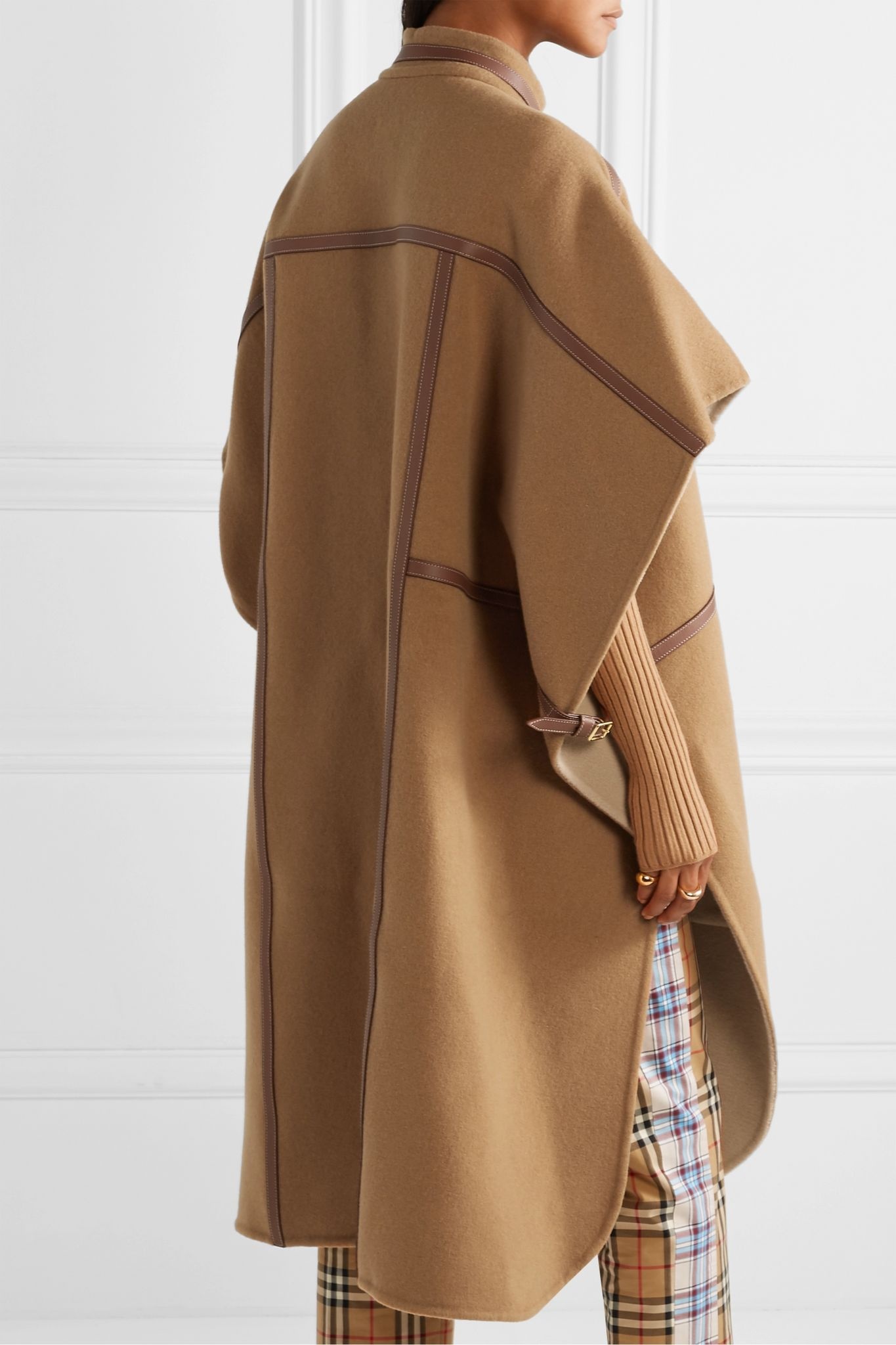 Leather-trimmed wool-blend cape - 5