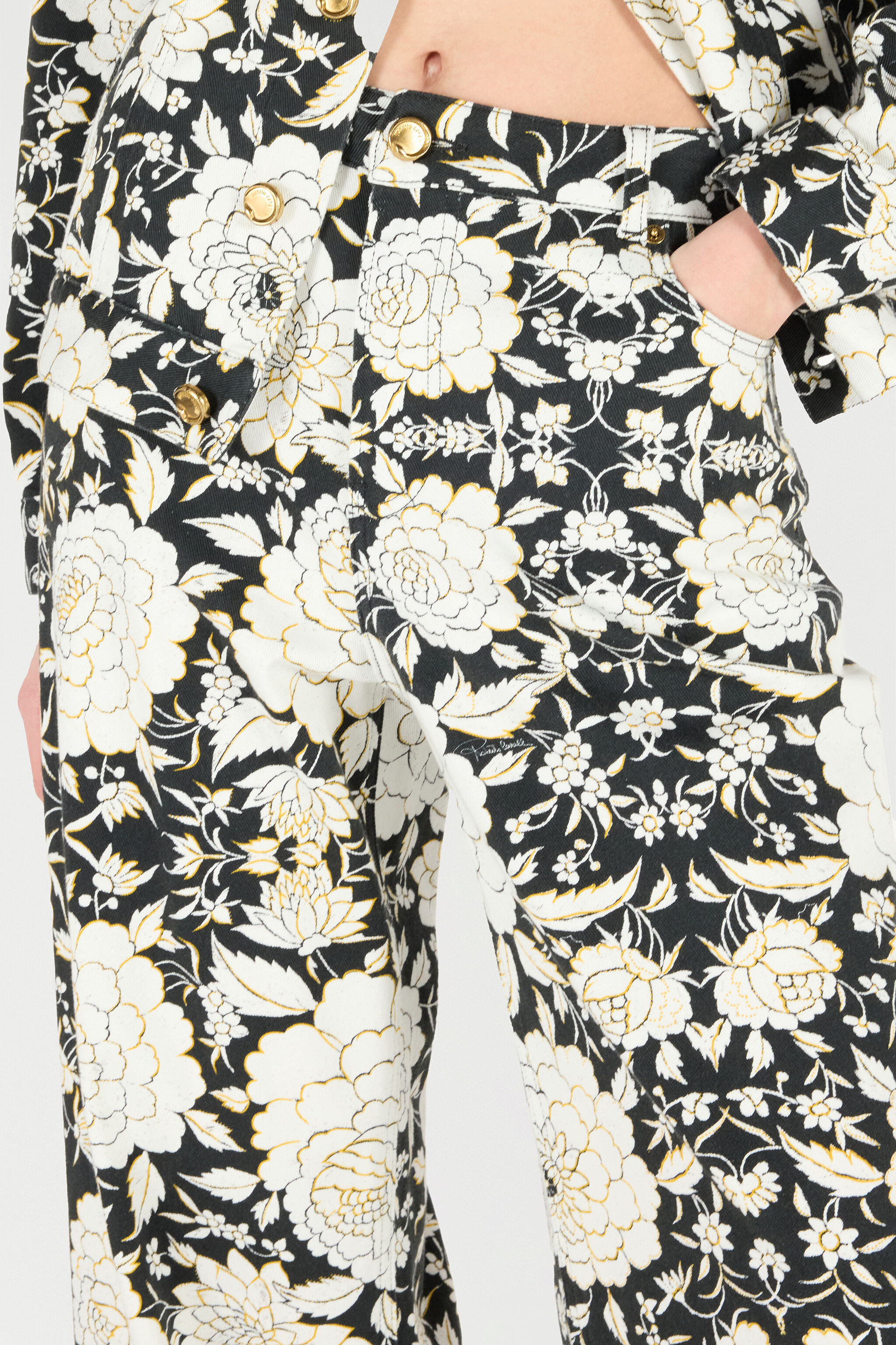 Pants With All-Over Floral Print - 6