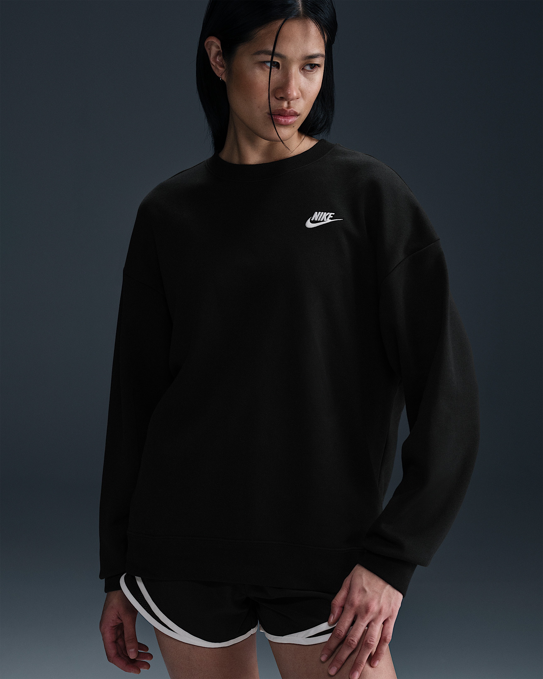 Nike Sportswear Club Fleece Women's Loose Crew-Neck Sweatshirt - 6