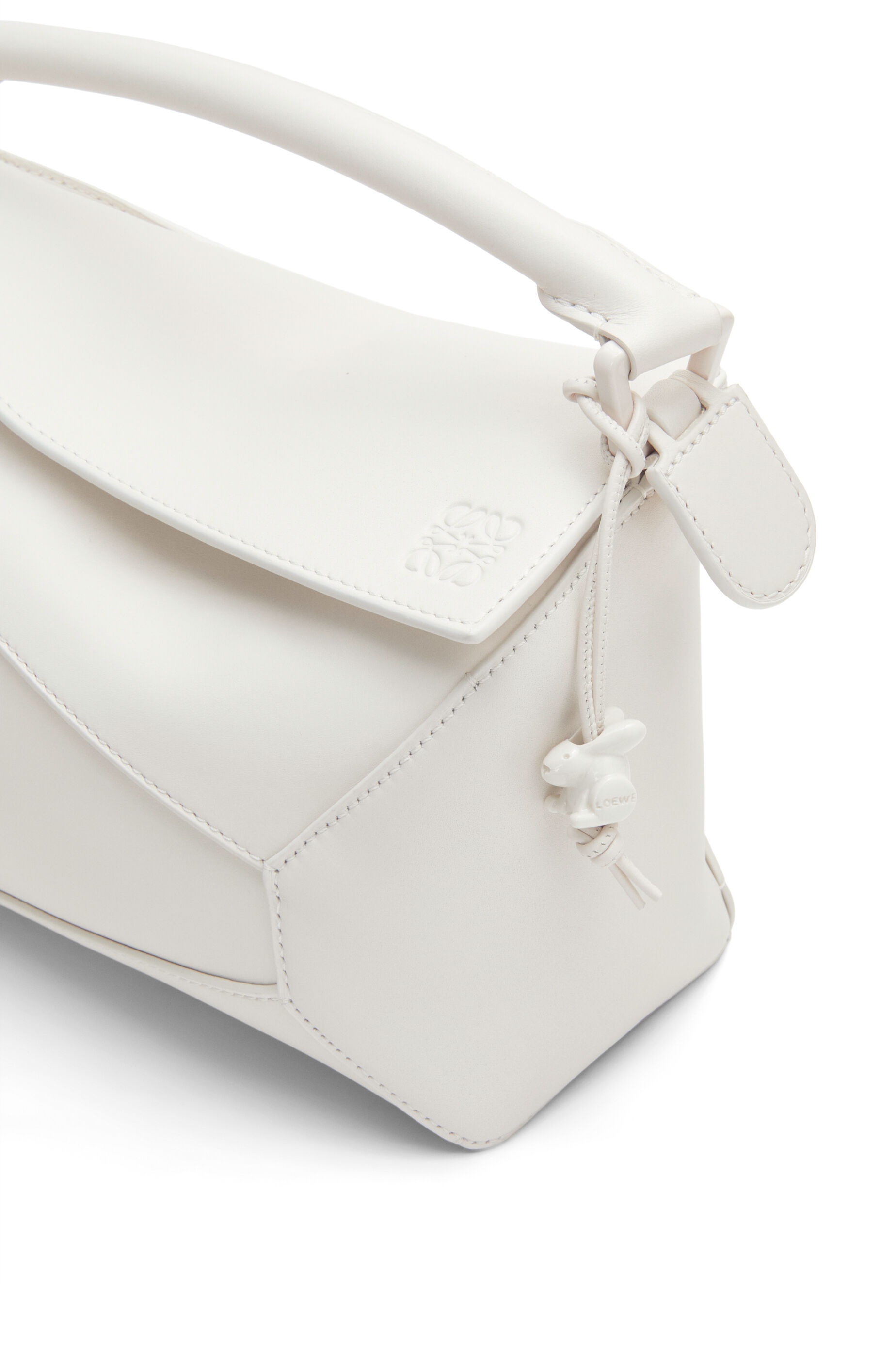 ☆LOEWE☆ Small PUZZLE EDGE 2wayバッグ WHITE GLAZE♪ Loewe Small Puzzle Edge bag in satin calfskin | REVERSIBLE