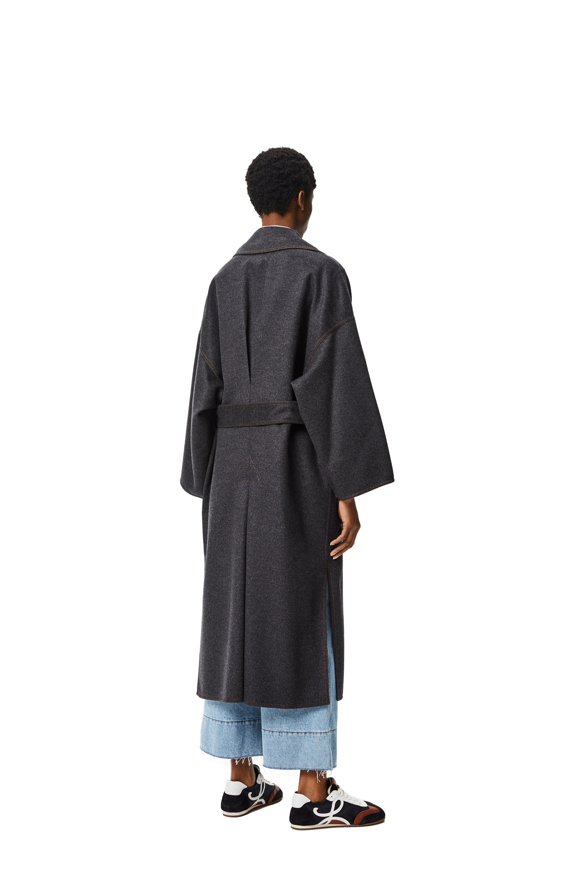 Oversize belted coat in cashmere and silk - 4