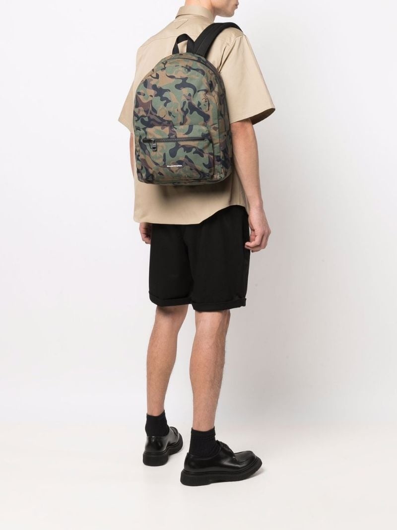 logo-print camouflage backpack - 2