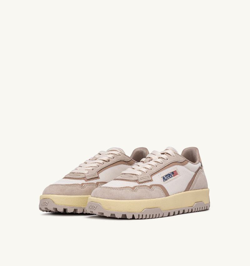 AUTRY WILDPACE LOW SNEAKERS IN WHISPER WHITE AND SAND MESH AND SUEDE outlook