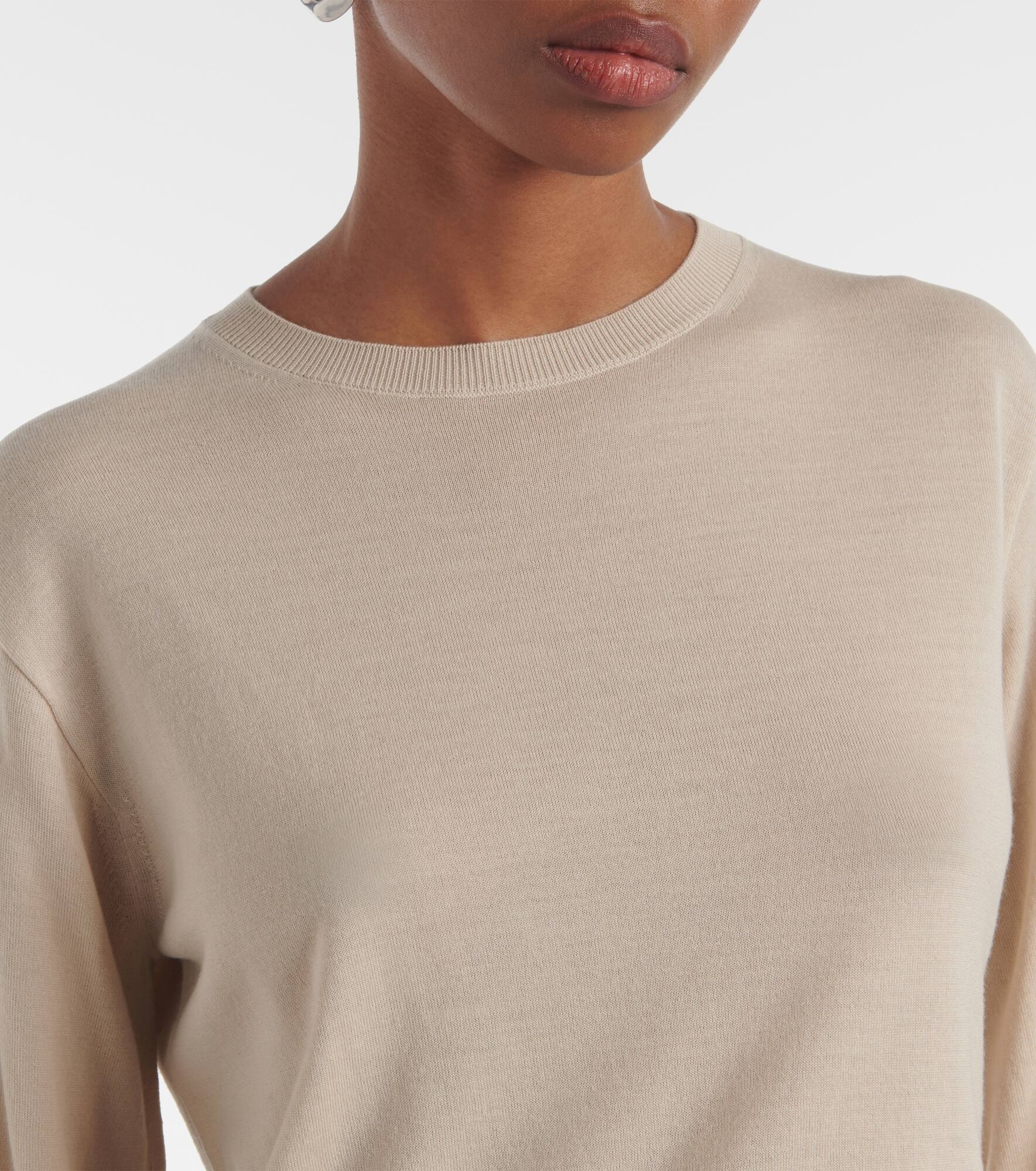 Wool sweater - 4