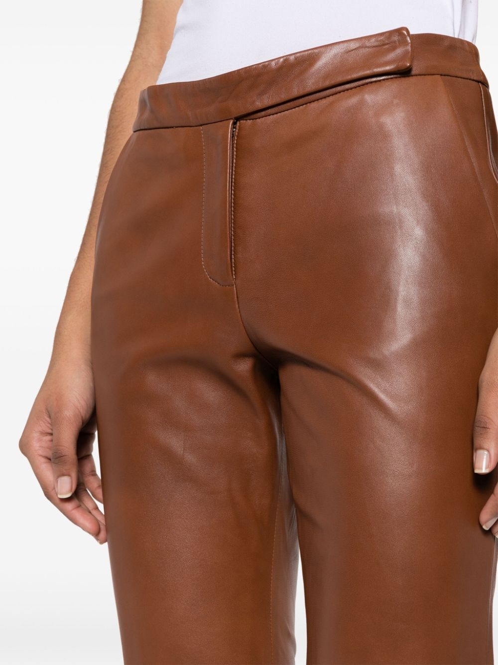Sleek Statement leather trousers - 5