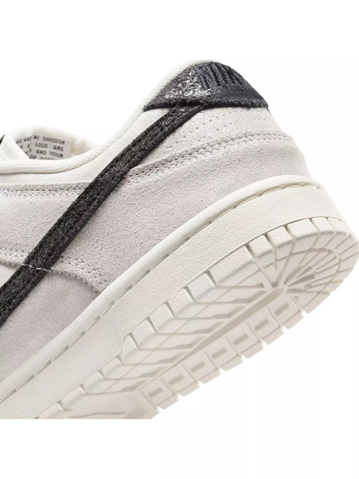 Dunk Low SE "Sail/Black" Women's Shoe - 5