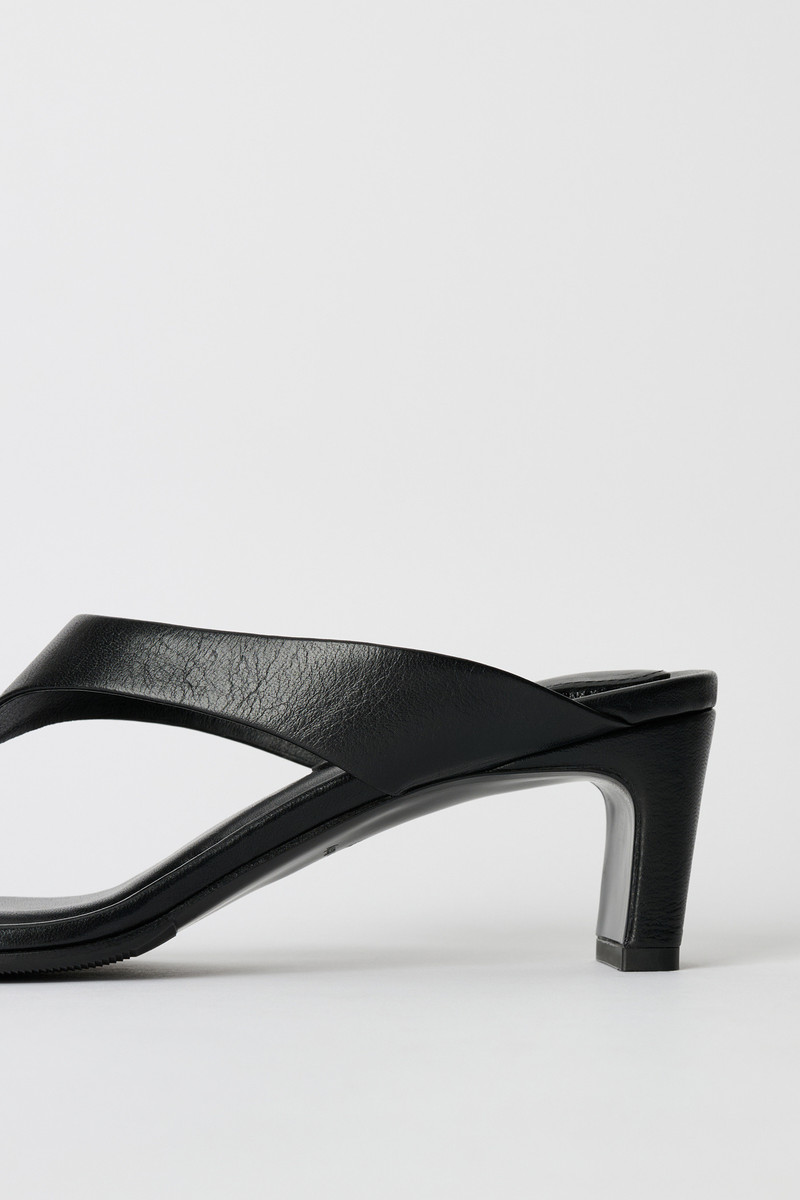 Karasu Sandal Malleable Black Bull Hide 3