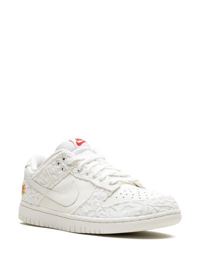 Nike Dunk Low "Giver Her Flowers" sneakers outlook