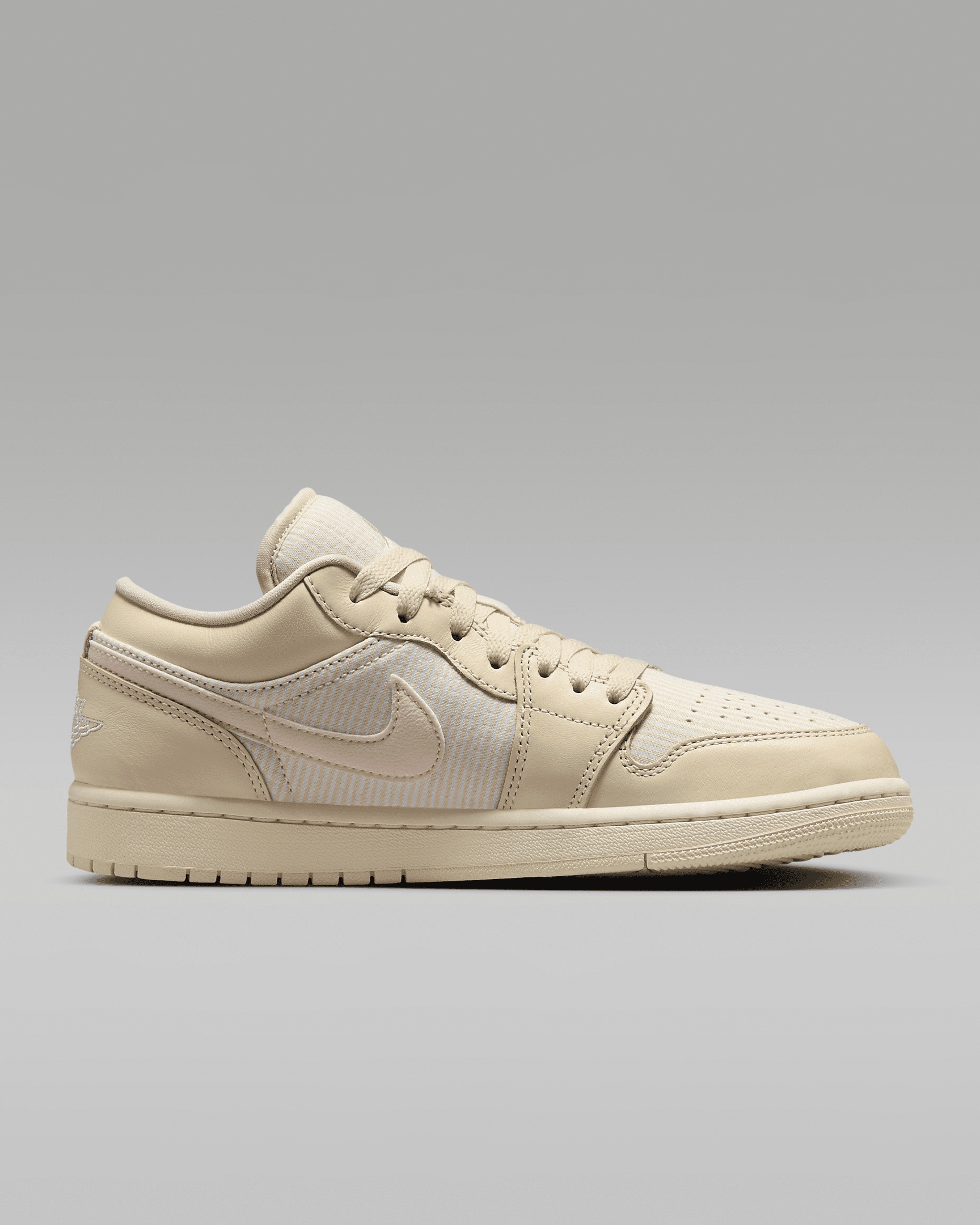 Air Jordan 1 Low SE Women's Shoes - 3