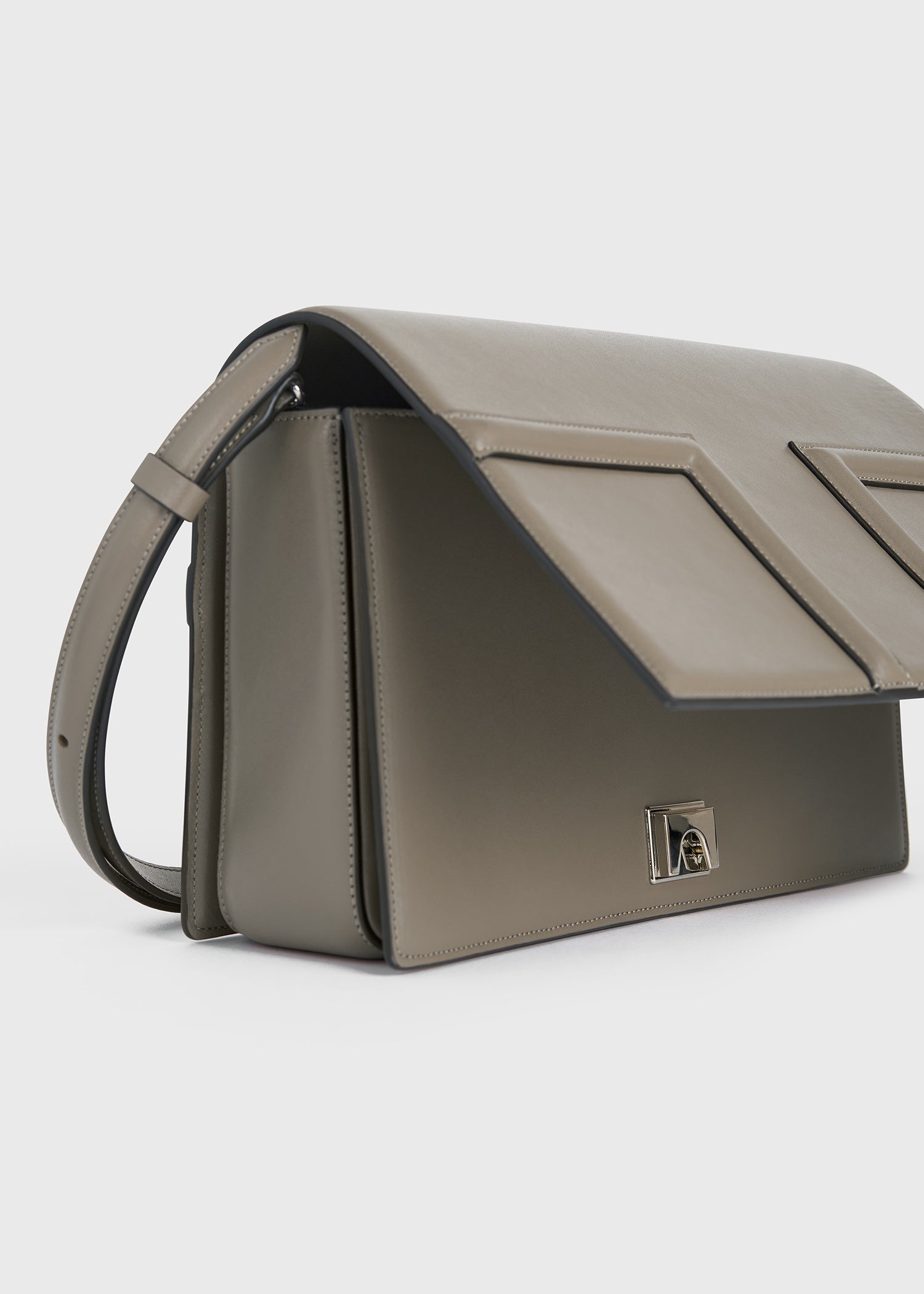 24AW new/toteme スムースレザーのTフラップバッグ Bag Taupe Totême T-Flap bag taupe | REVERSIBLE