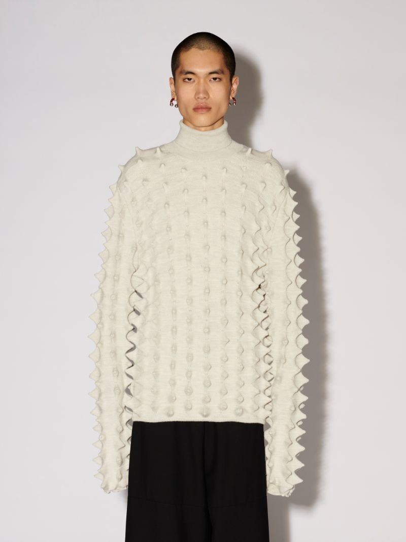 SPIKES TURTLENECK 3