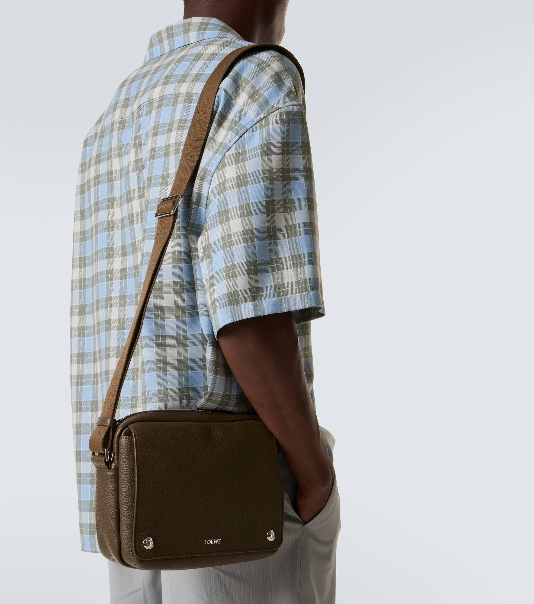 Pebble Medium leather messenger bag - 3