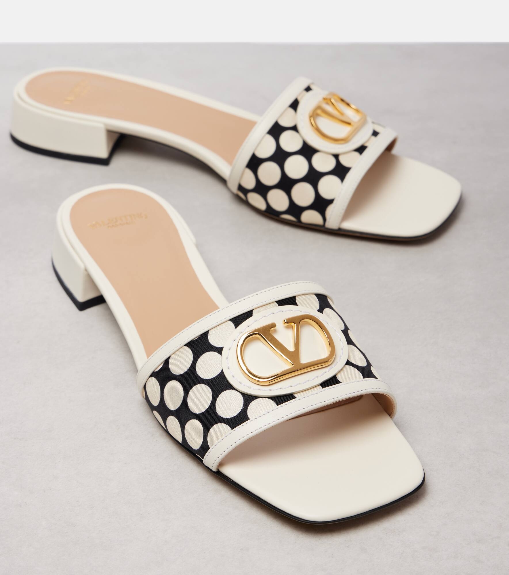 VLogo polka-dot leather-trimmed slides - 5