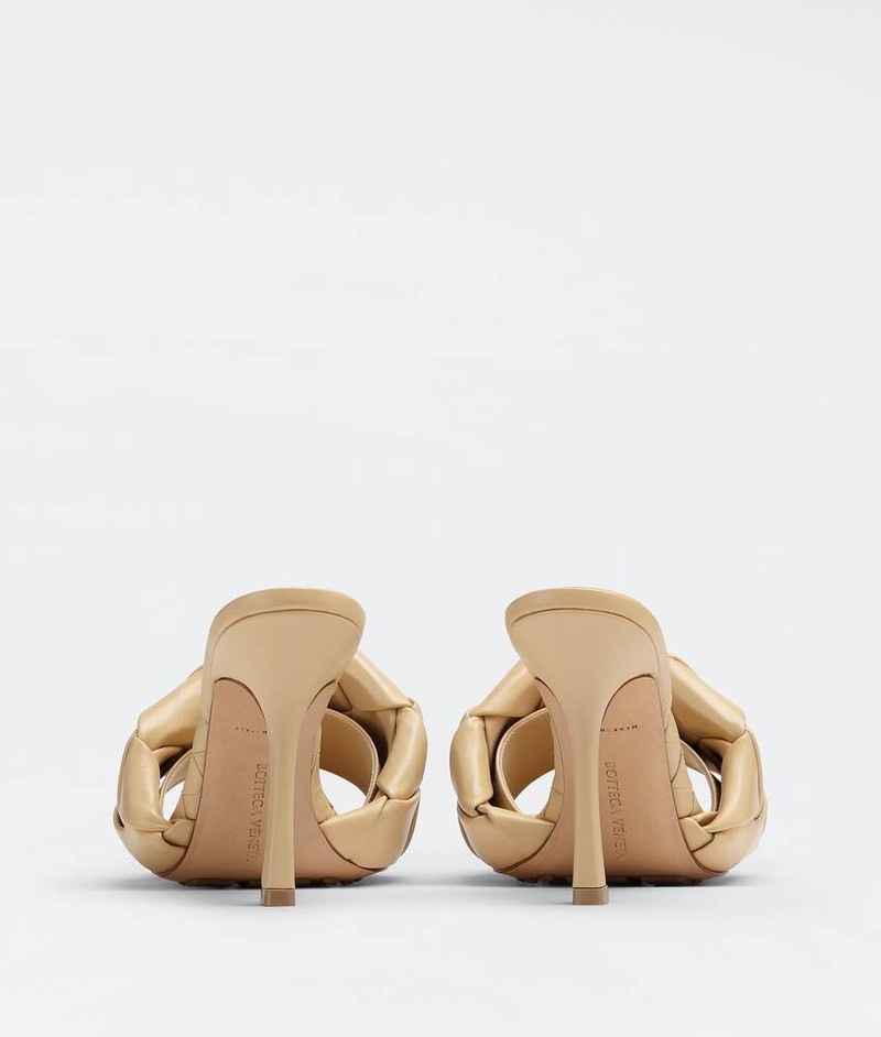 Bottega Veneta lido outlook