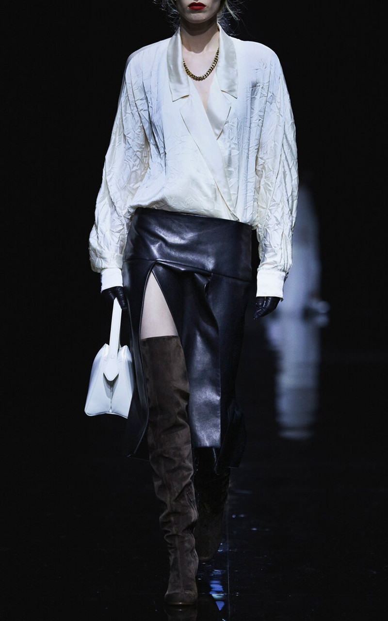 KHAITE Kidd Pleated Leather Midi Skirt black outlook