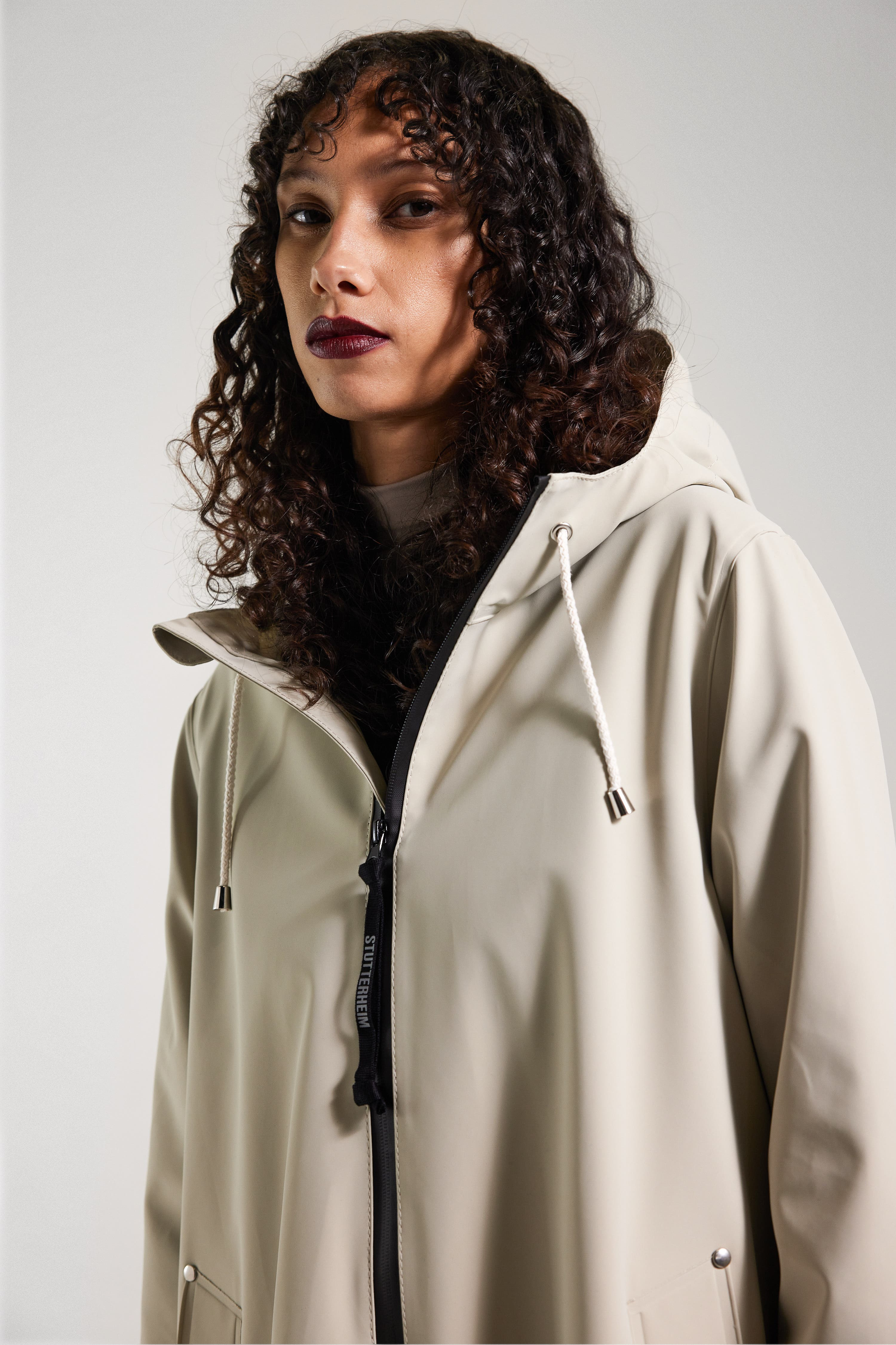 Stutterheim Mosebacke Lightweight Zip Matte Raincoat in Pelican at Nordstrom - 7