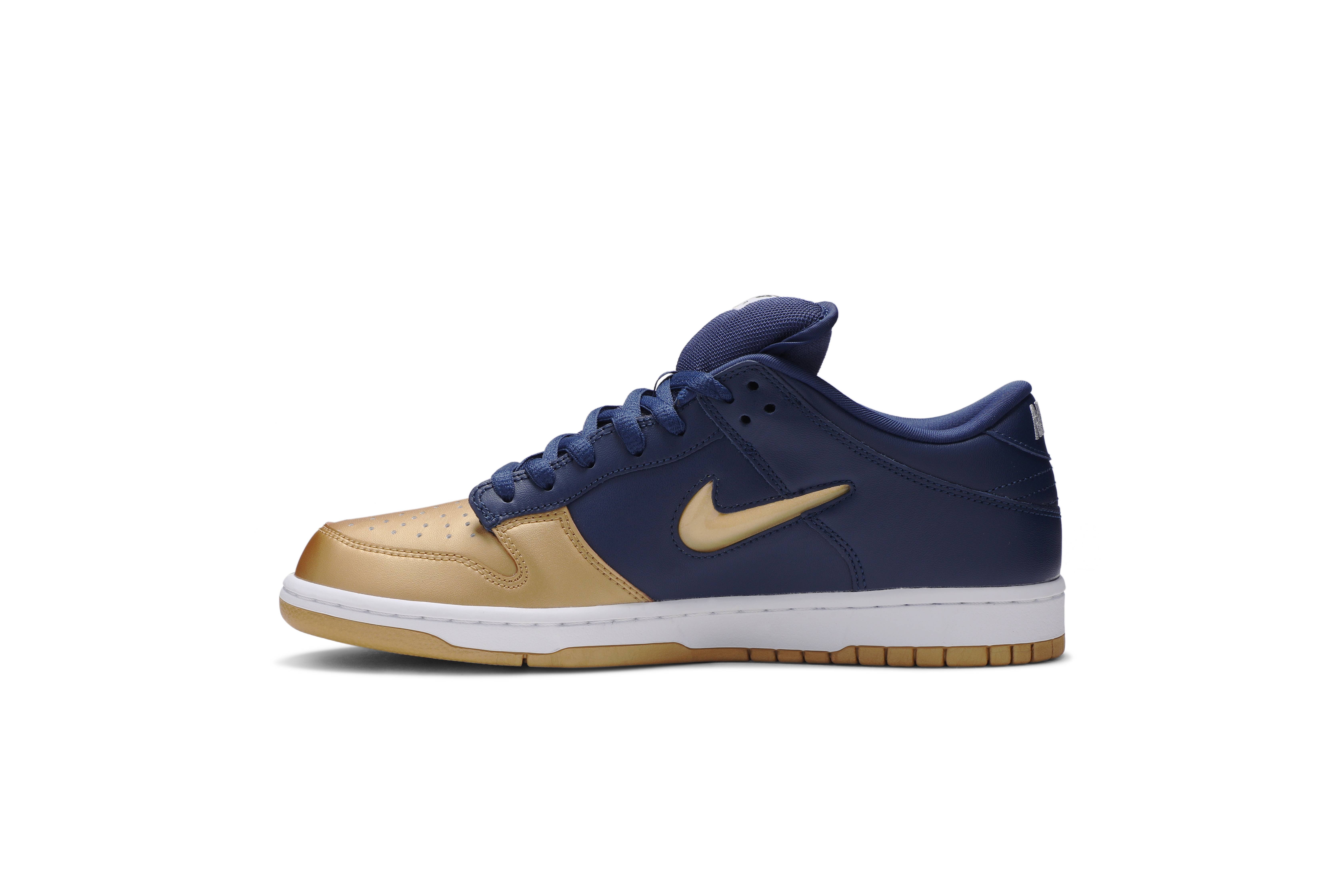 Supreme x Dunk SB Low QS 'Metallic Gold' - 3