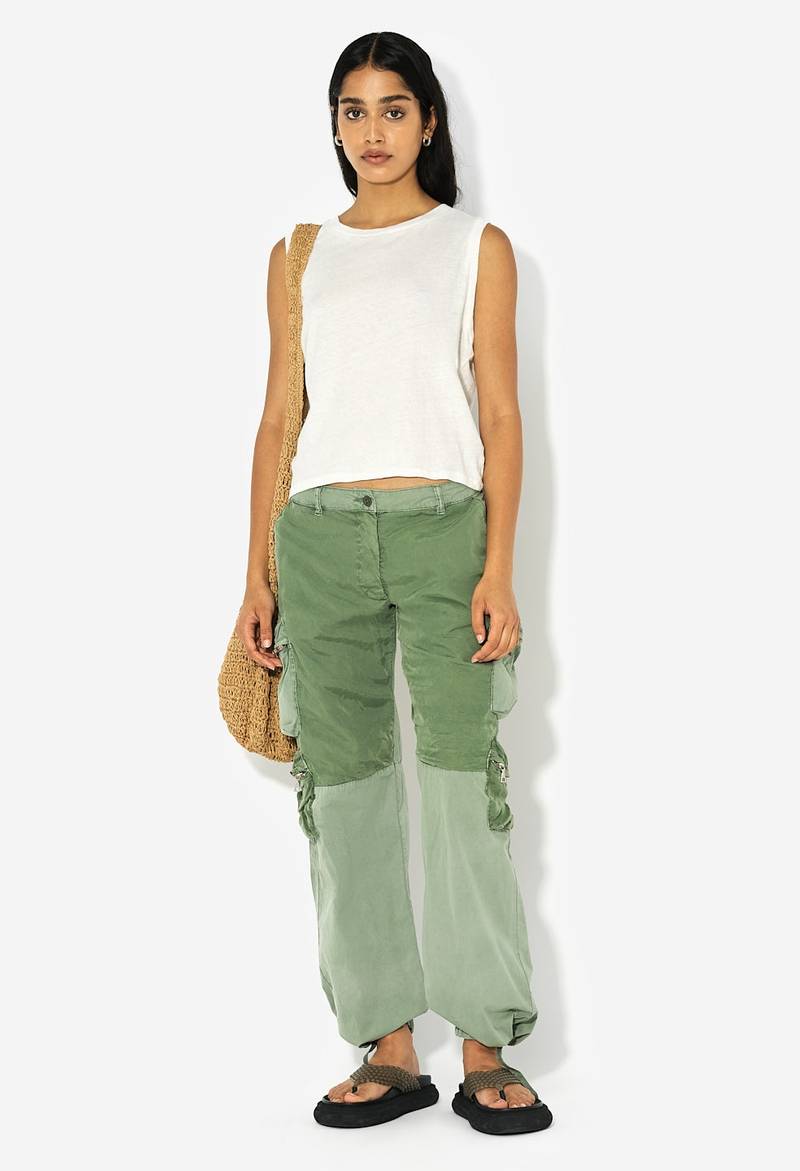 John Elliott PARACHUTE CARGO outlook