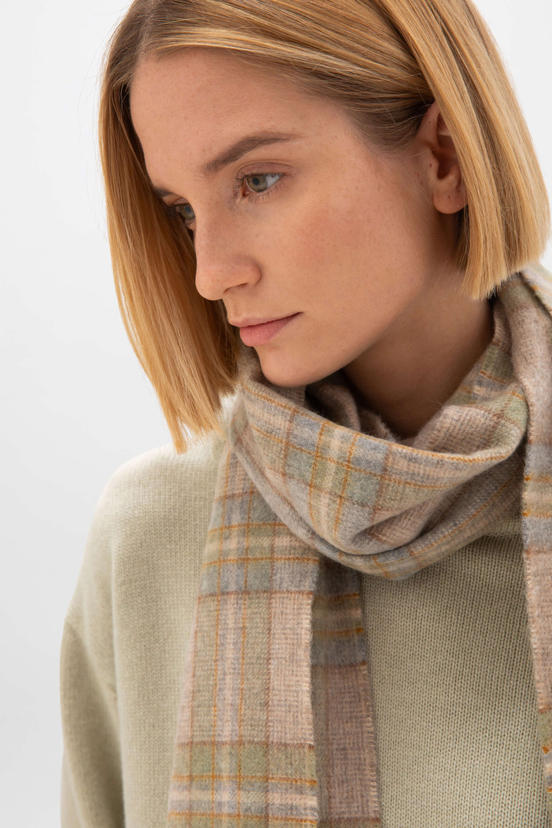 Wide Cashmere Tweed Scarf 3
