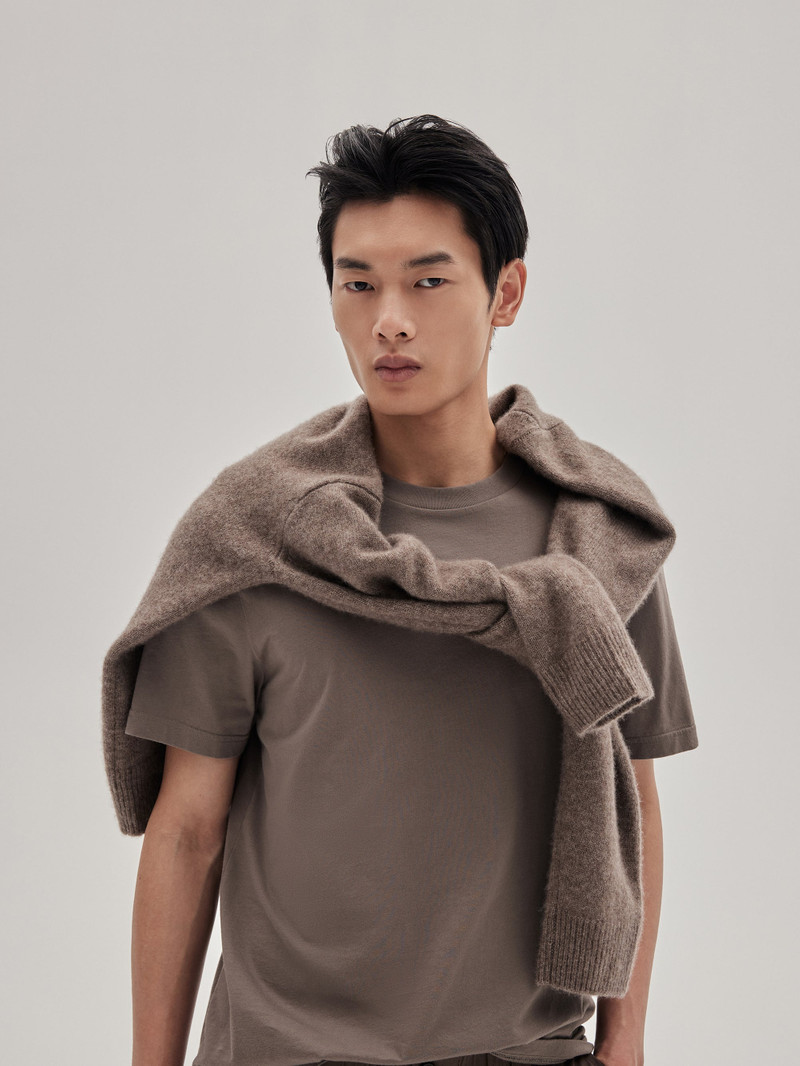 FRAME Light Cotton Tee in Smoky Mocha outlook