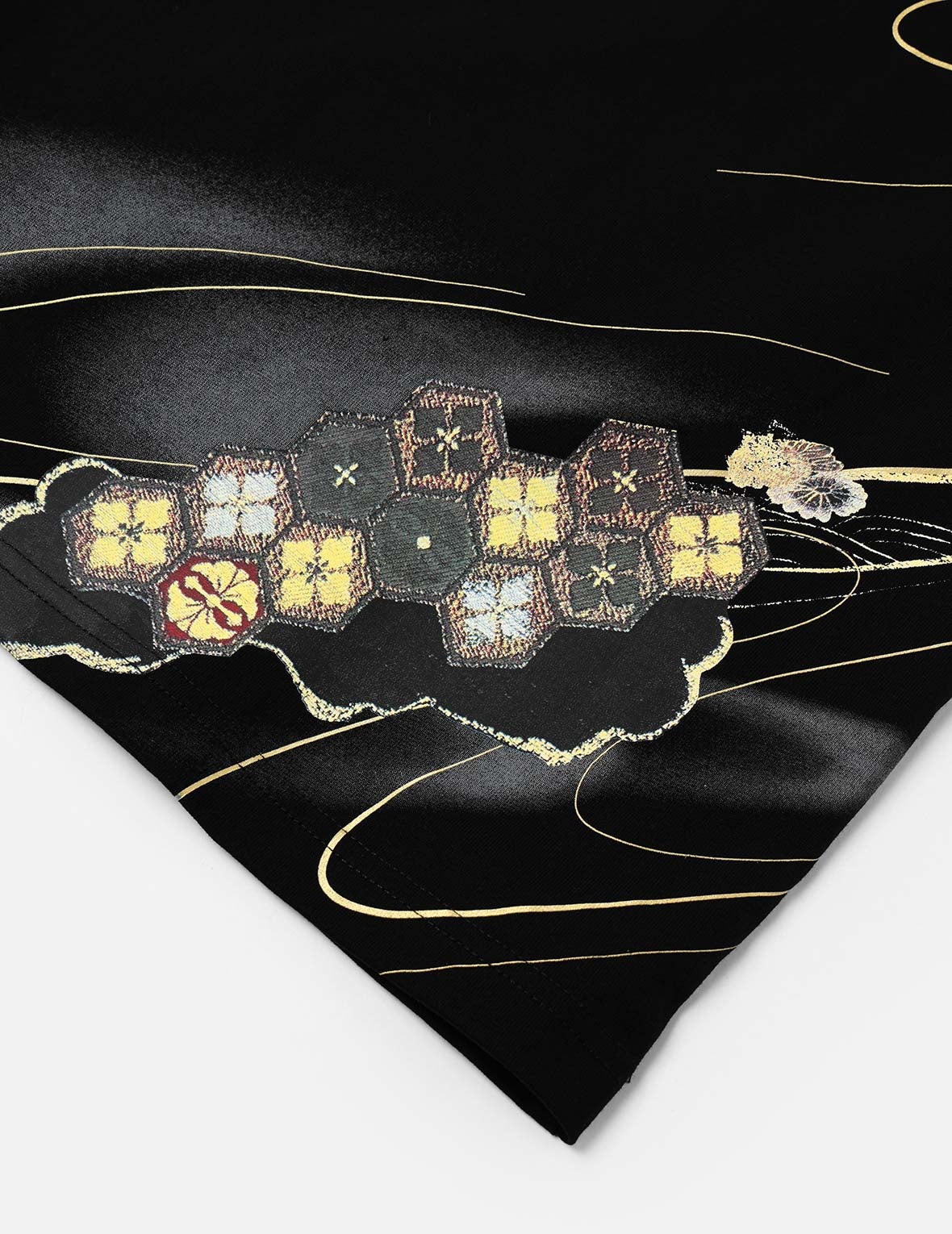 Brocade Kamon and Allover Print Relax Fit T-Shirt - 9