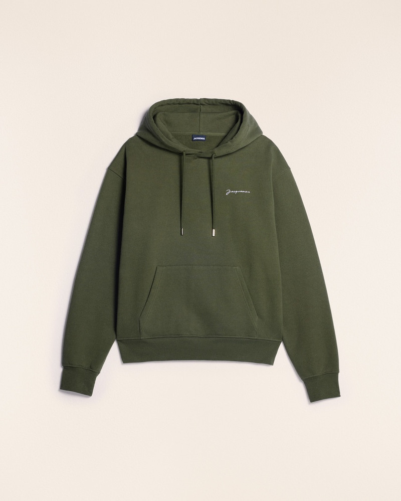 Le sweatshirt brodé 1