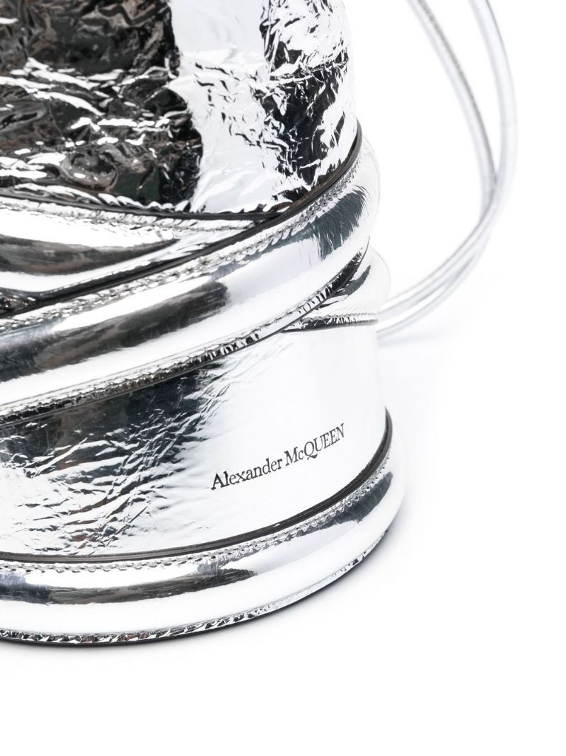 The Curve bucket bag 4