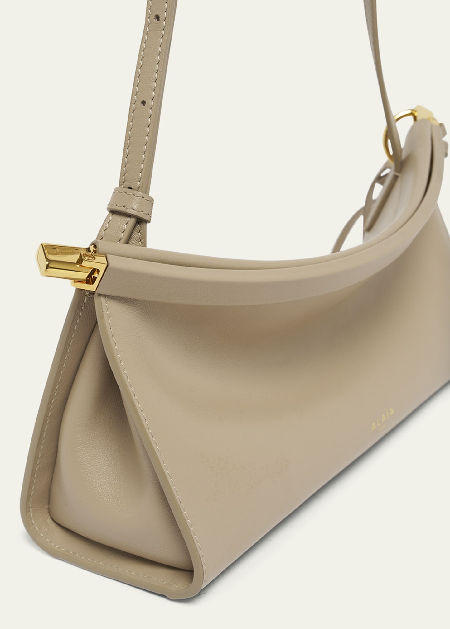 Le Click Small Shoulder Bag in Glossy Leather - 5