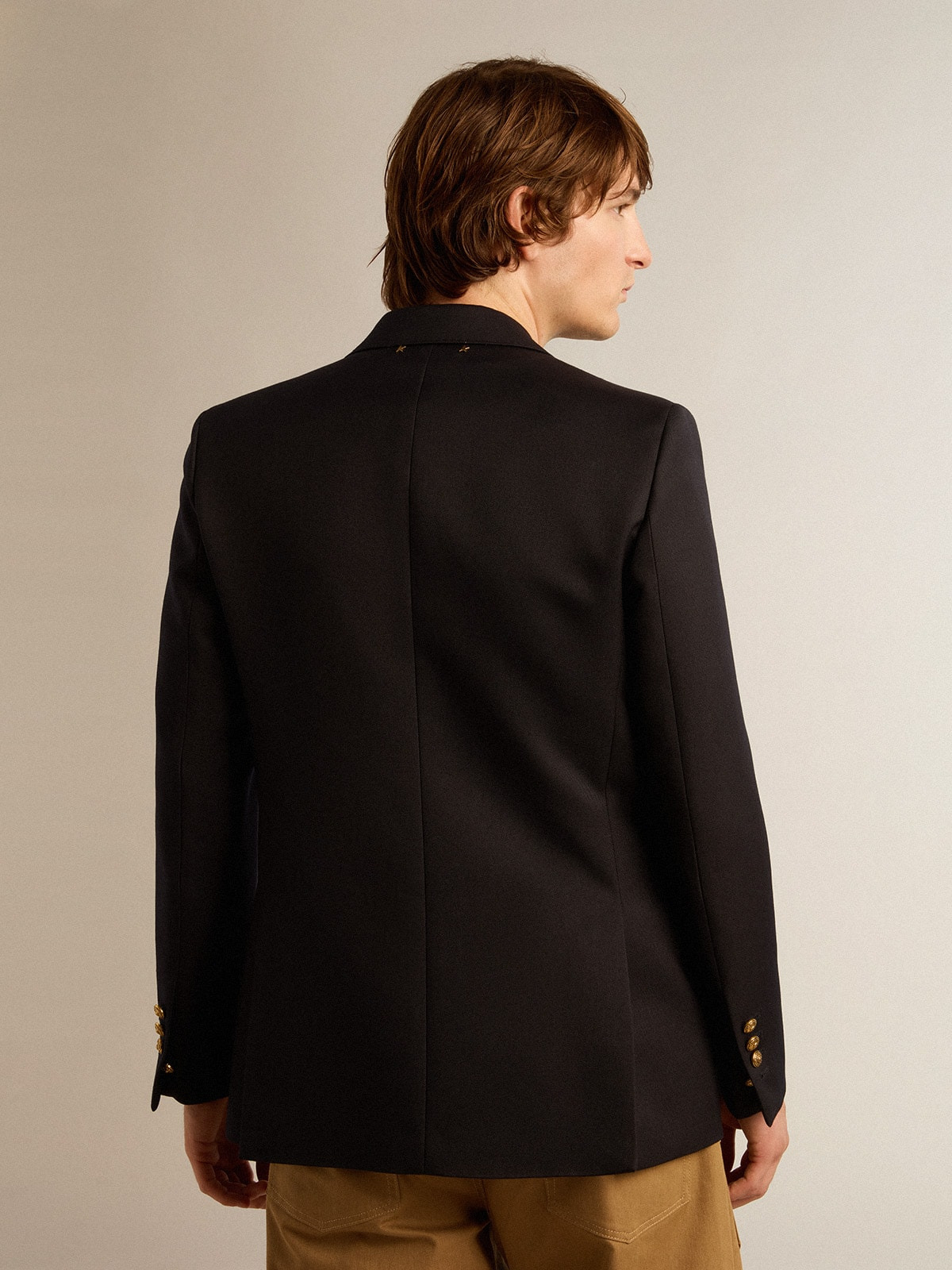 Double-breasted men’s blazer in dark blue with gold-colored buttons - 4
