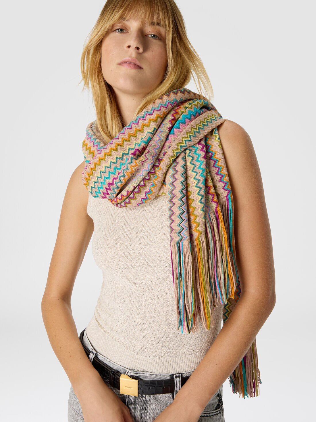 Scarf with zigzag pattern and fringes - 3