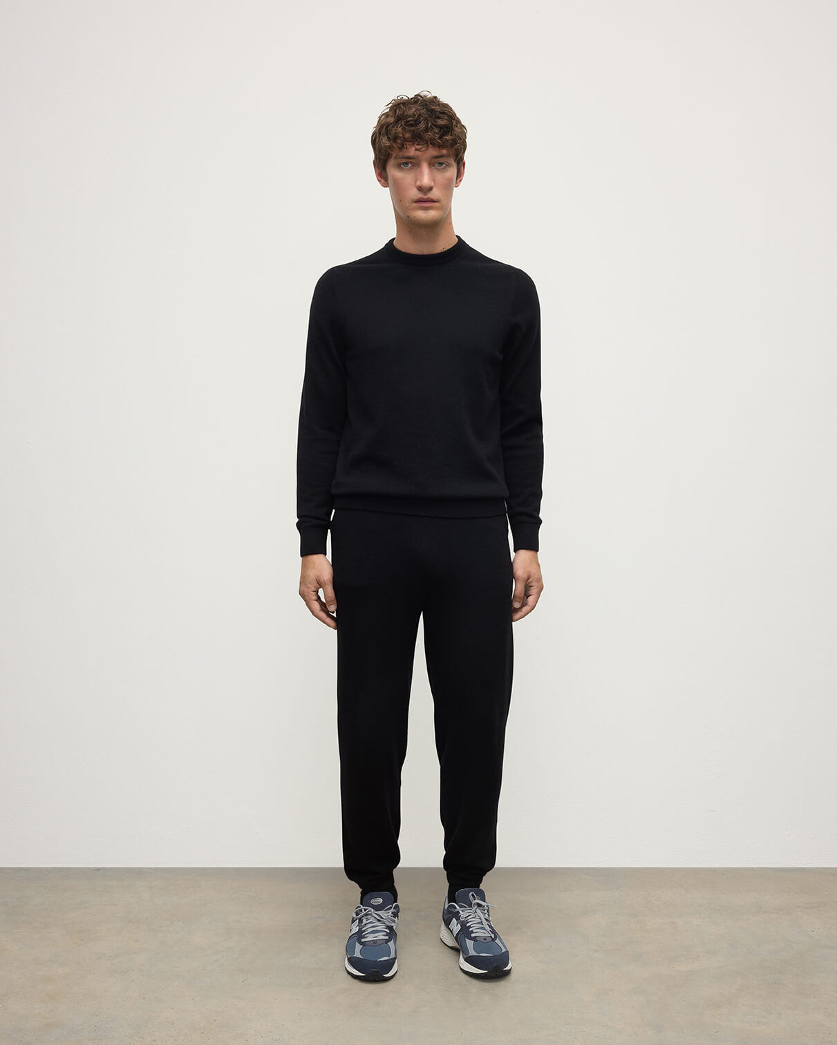 Classic Cashmere Black Round Neck Jumper - 2