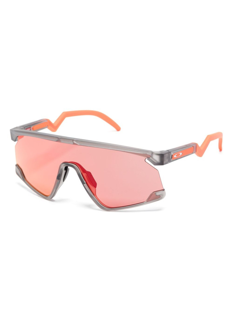 OAKLEY BXTR sunglasses outlook