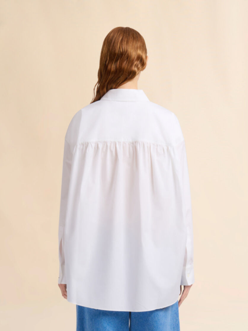 WHITE ORGANIC POPLIN SHIRT WITH GATHERED BACK - 3