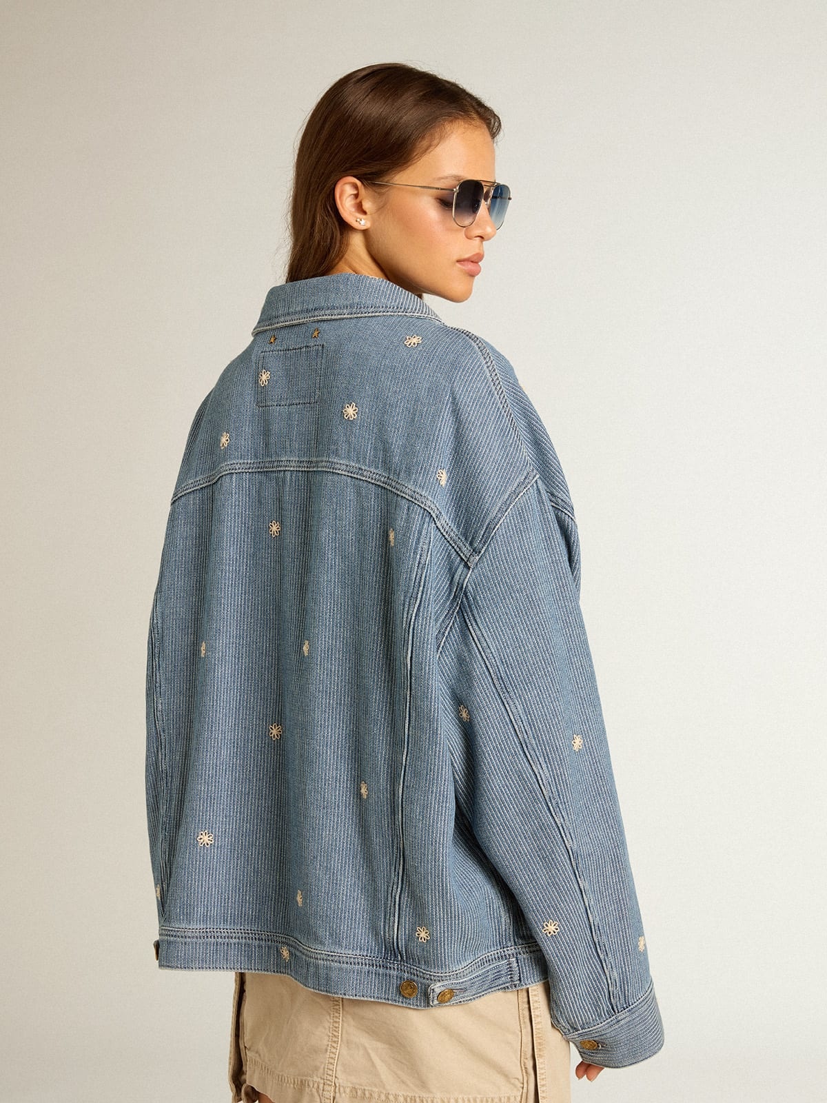 Women's denim jacket with floral embroidery - 4