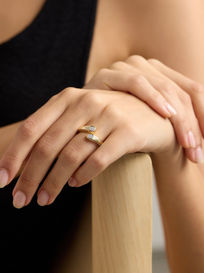 STONE AND STRAND Hug 10-karat Gold Diamond Ring outlook