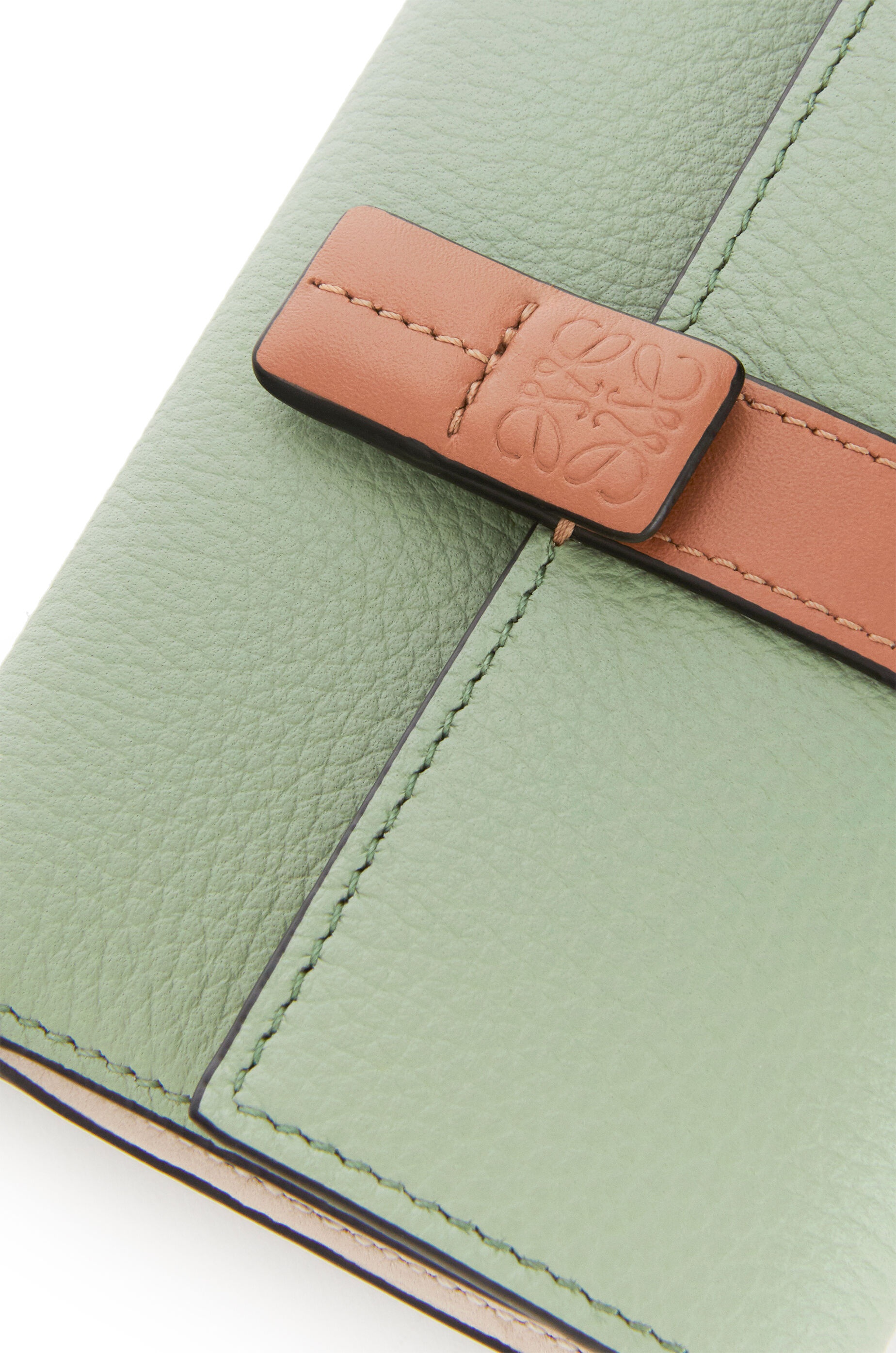 Small vertical wallet in soft grained calfskin - 5