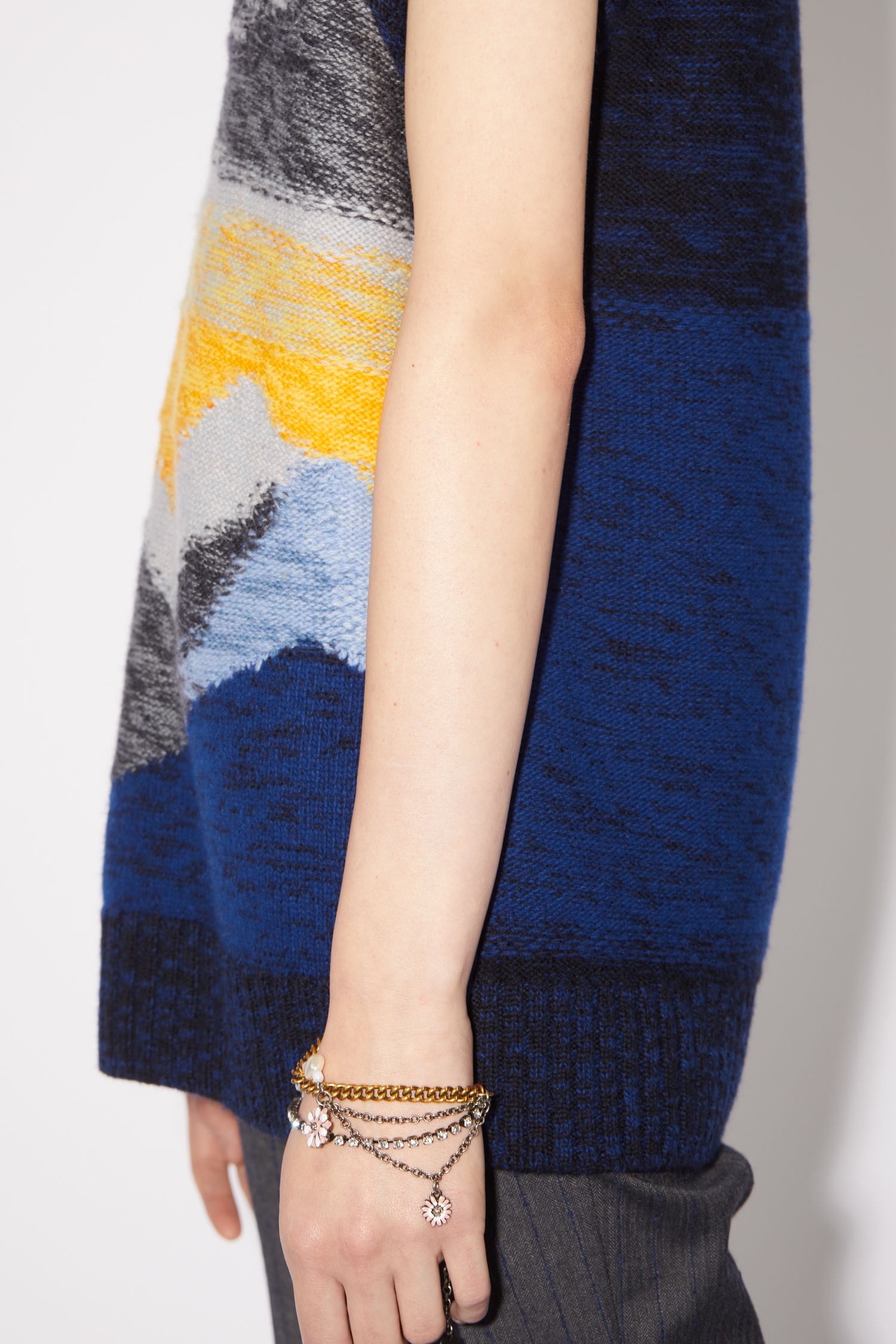 Wool sweater vest


 - Dark blue/multi - 6