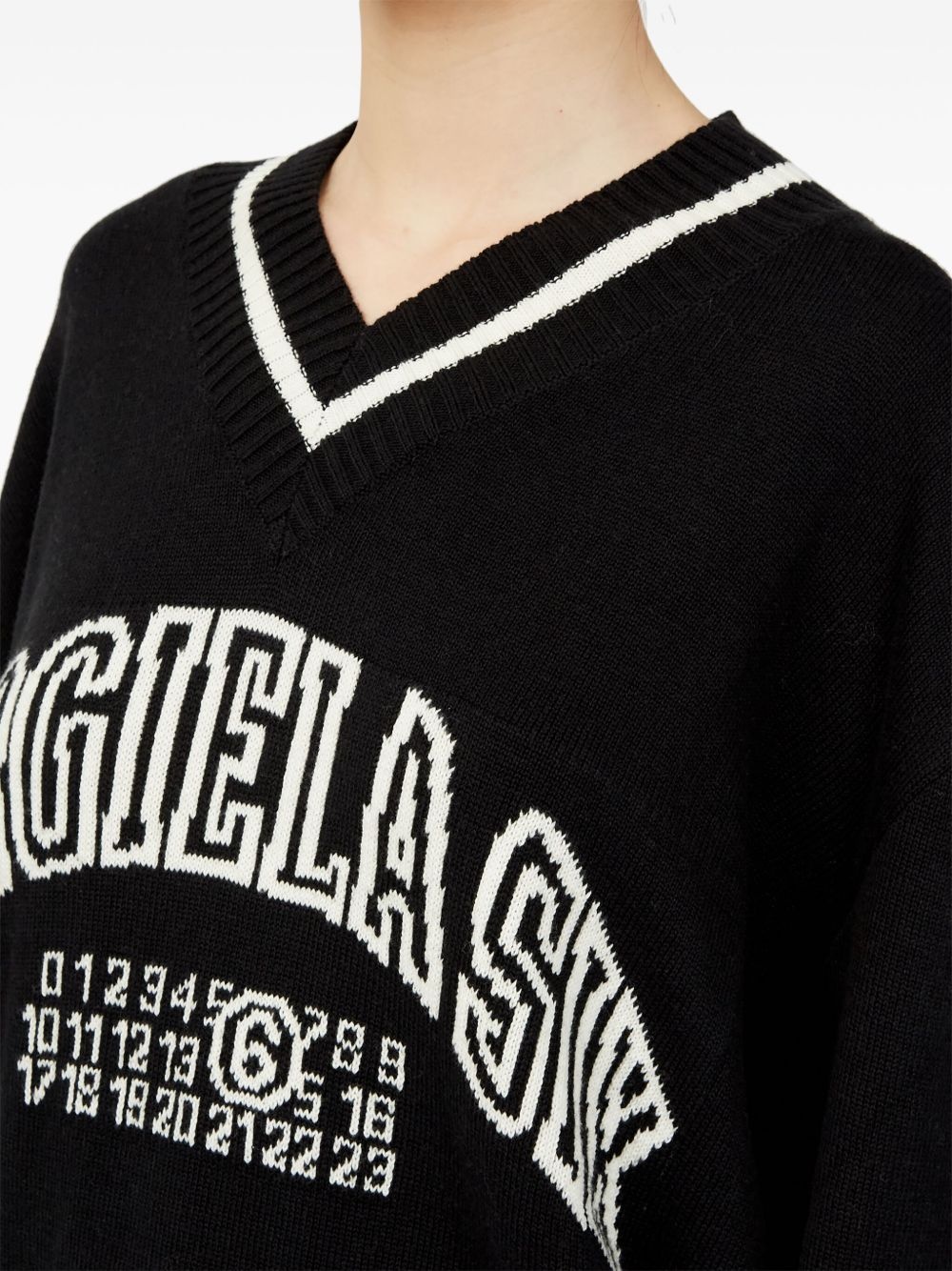 logo-knit v-neck jumper - 7