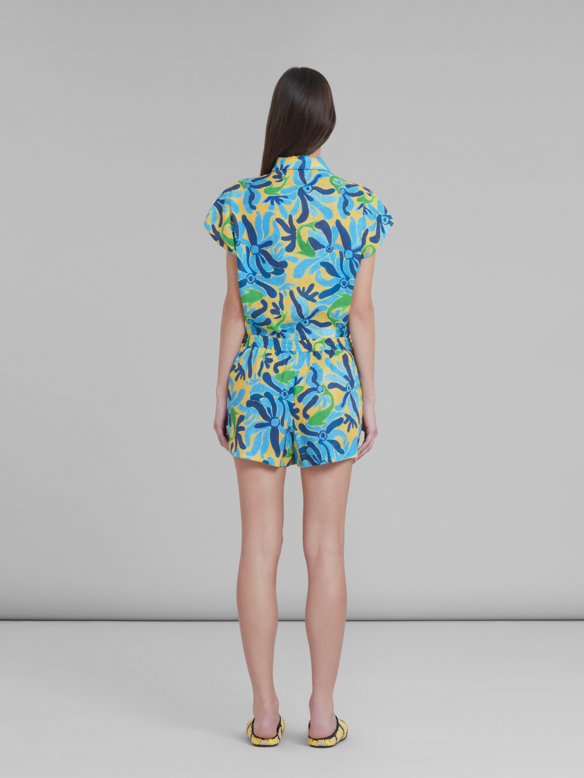 MARNI X NO VACANCY INN - LINEN AND VISCOSE SHORTS WITH CHIPPY FISHES PRINT - 3