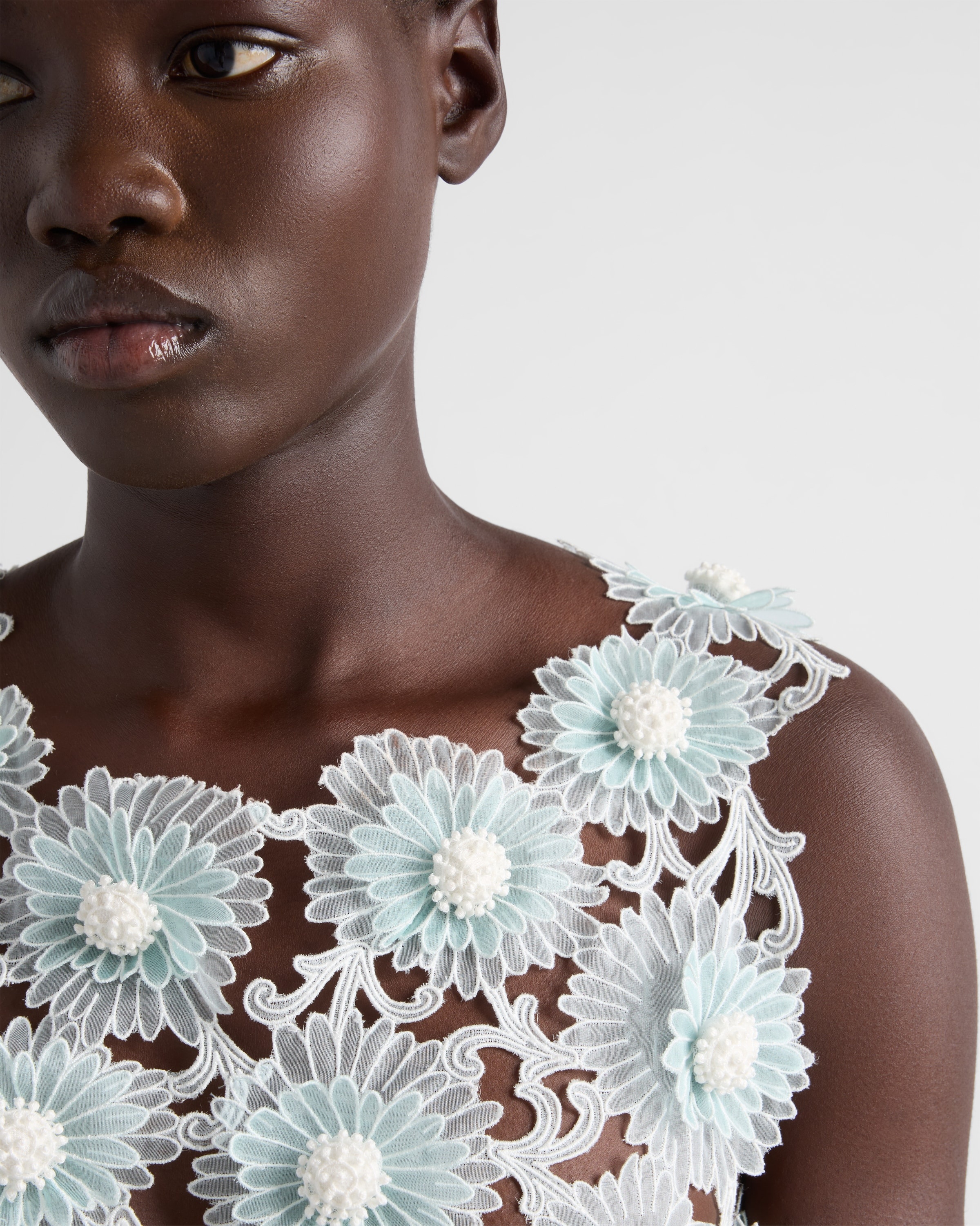 Guipure top with Dahlia embroidery - 3