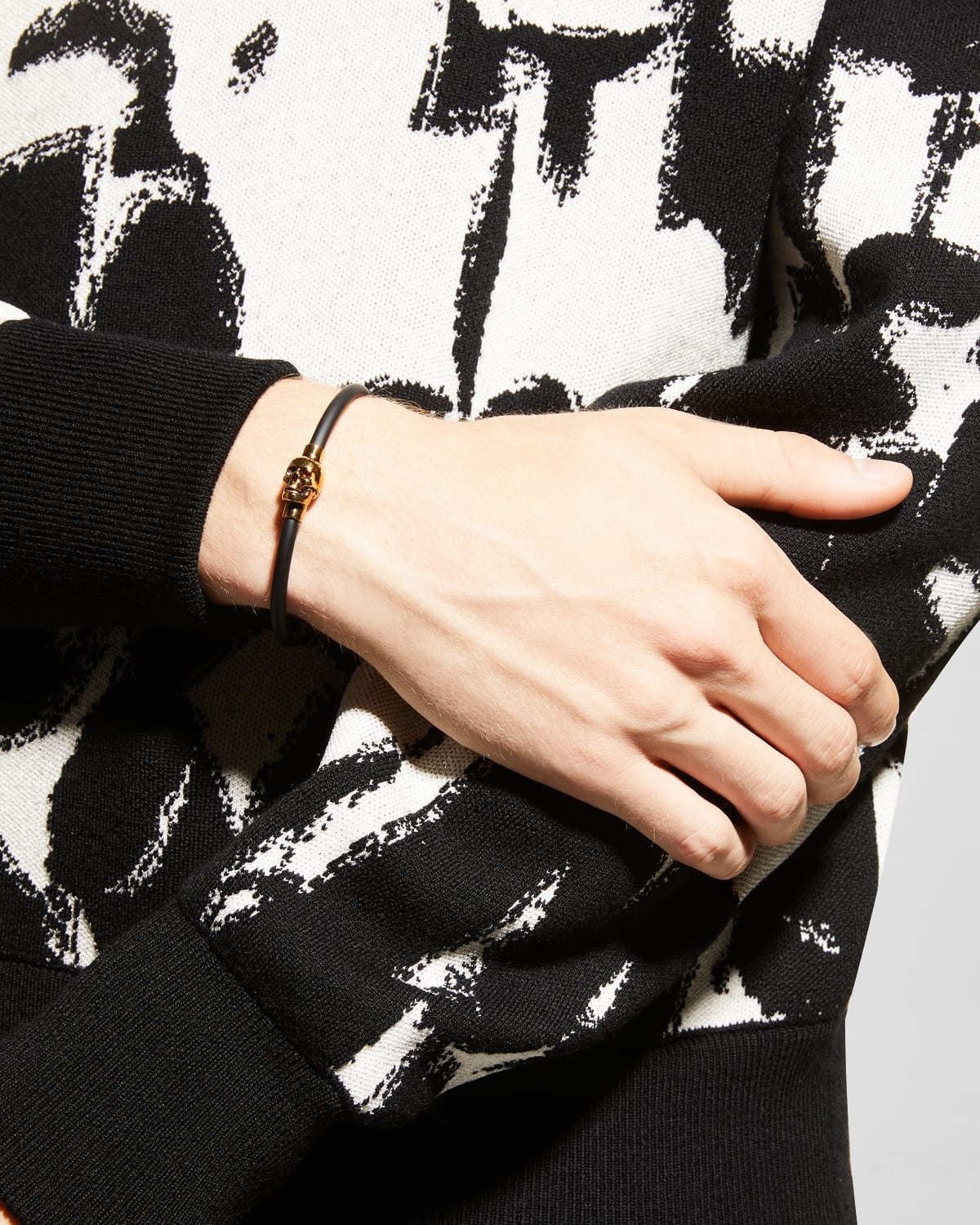 アクセサリー ALEXANDER MCQUEEN RUBBER CORD SKULL Alexander McQueen - Rubber Cord Skull Bracelet | HBX