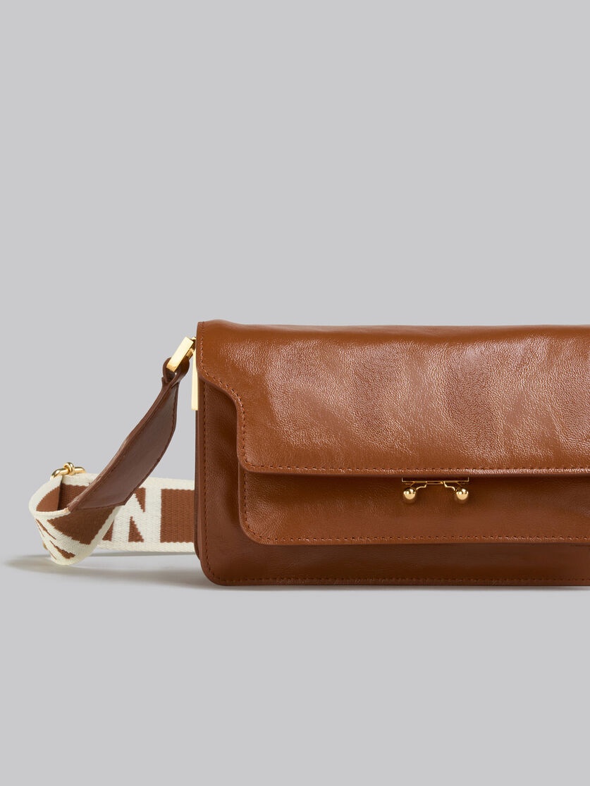 BROWN LEATHER E/W SOFT TRUNK BAG WITH LOGO STRAP - 4
