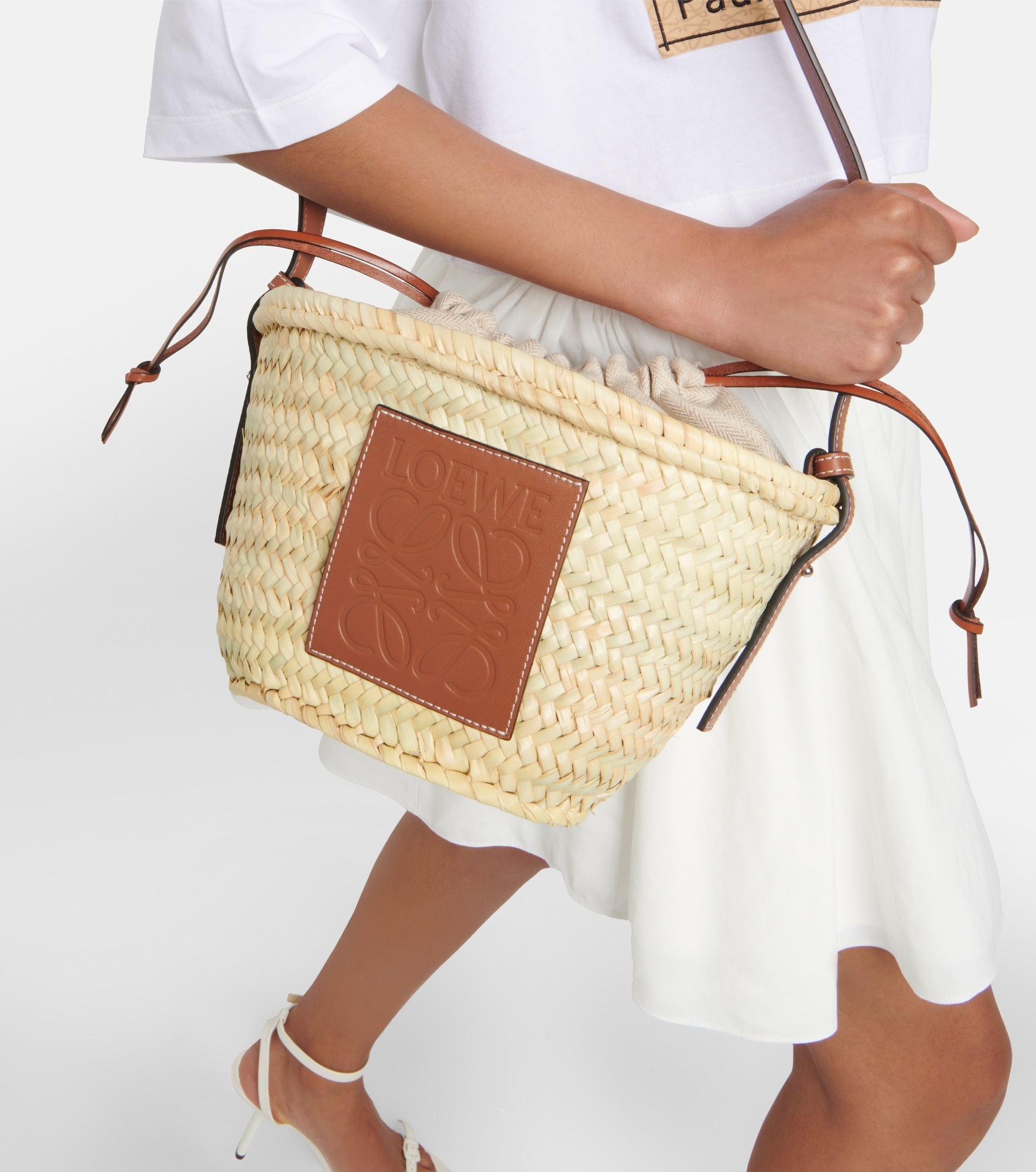 Paula's Ibiza Anagram woven shoulder bag - 2