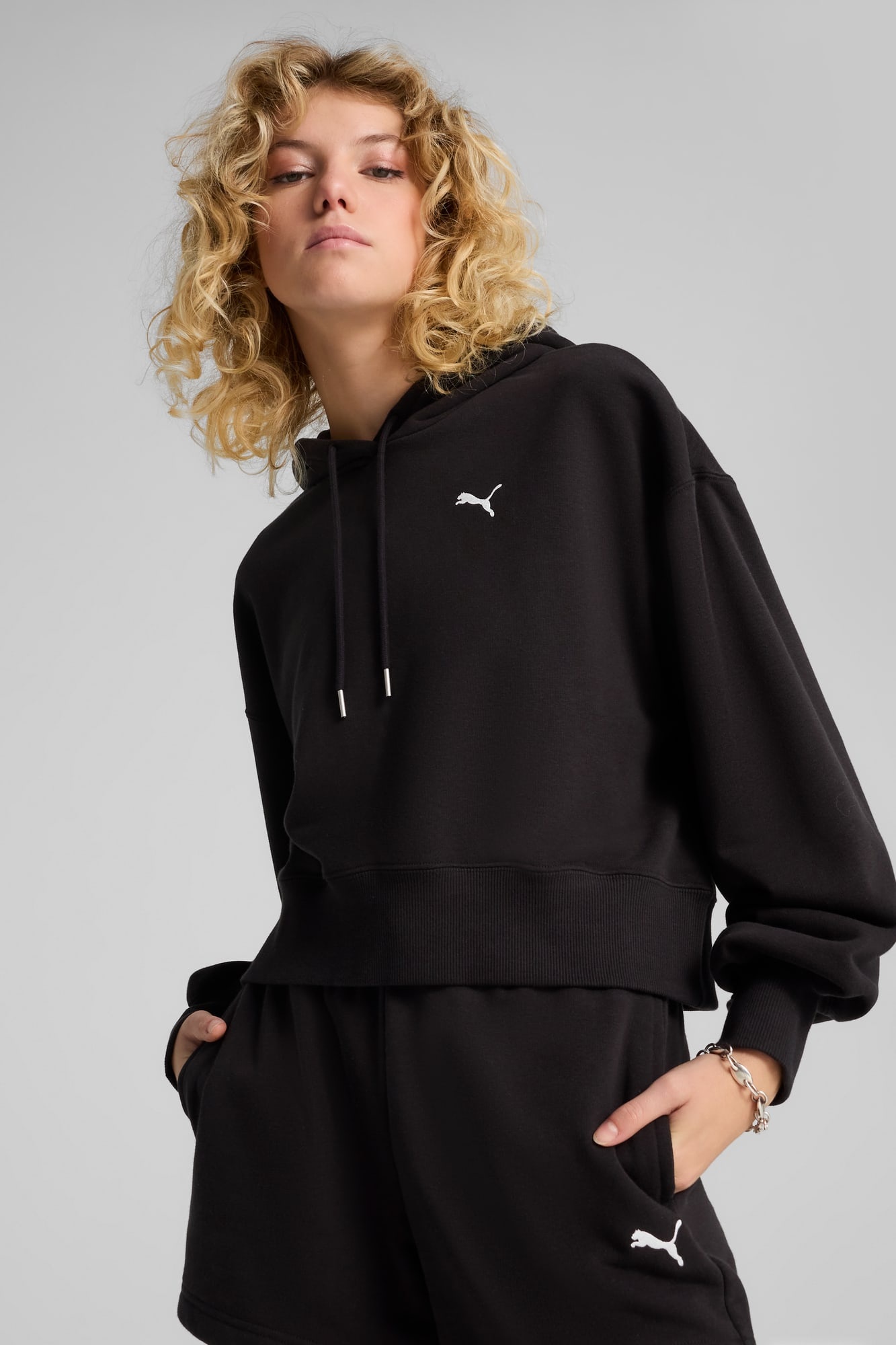 Wardrobe Essentials Women's Relaxed Cropped Hoodie - 3