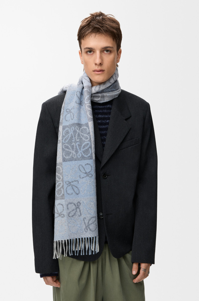 Loewe Scarf in wool and cashmere outlook