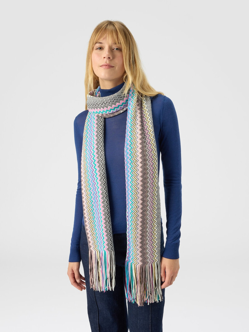 Scarf with zigzag pattern and fringes 3