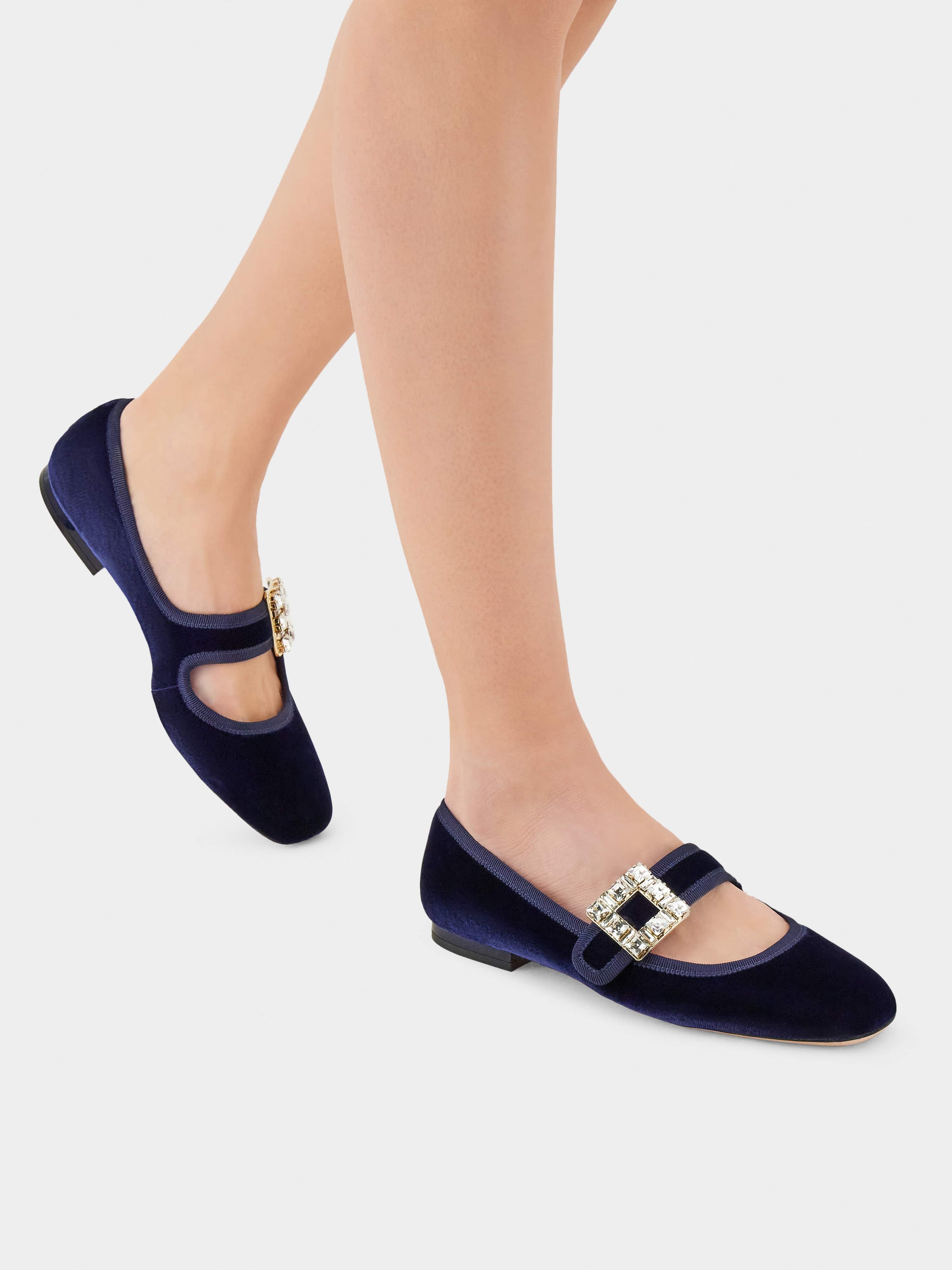 【Roger Vivier】 Tres Vivier Strass Buckle Babies Mary Jane Très Vivier Strass Buckle Babies Mary Jane pumps in blue