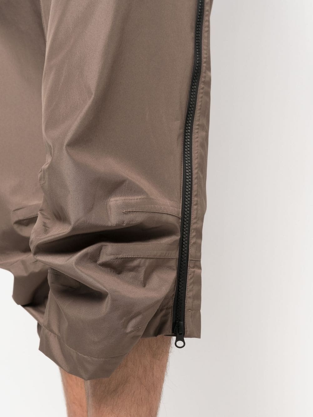 buckle-fastening satin cropped trousers - 5