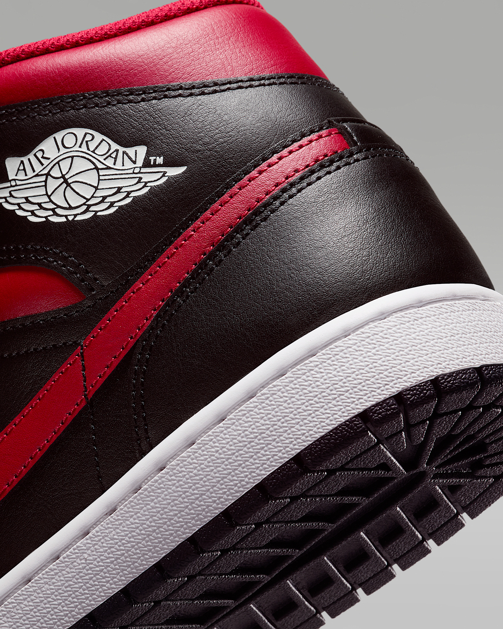 Air Jordan 1 Mid Men's Shoes - 8